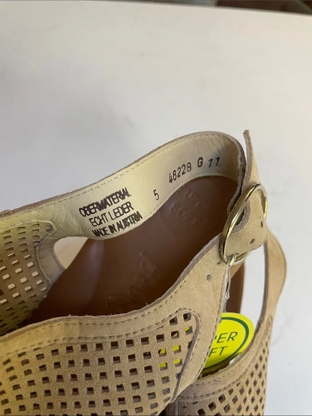 Paul Green breathable perforated